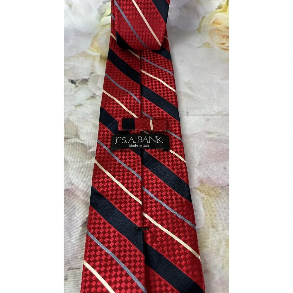 Jos A Bank Necktie Mens Tie Made In Italy 100% Silk 58x3.75 Stripes Red Navy